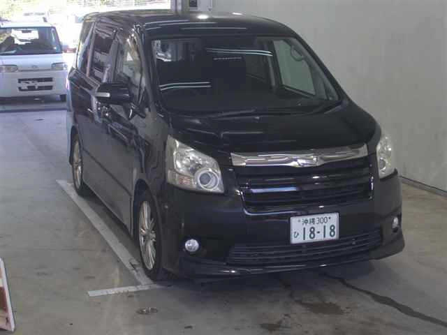 TOYOTA NOAH 2007