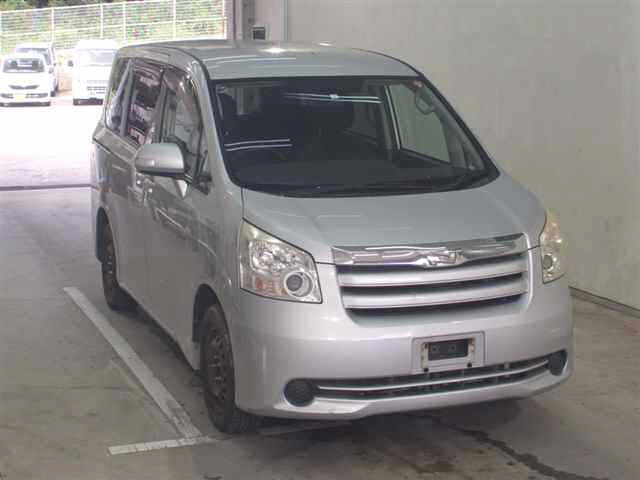 TOYOTA NOAH 2008