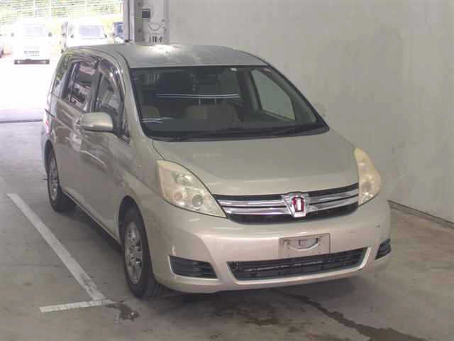 TOYOTA ISIS 2011