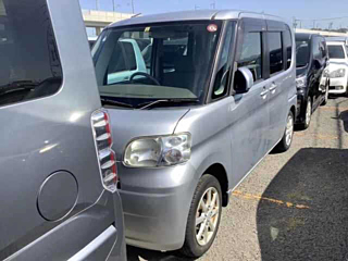 DAIHATSU TANTO 2011
