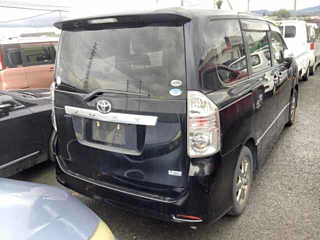 TOYOTA VOXY 2010