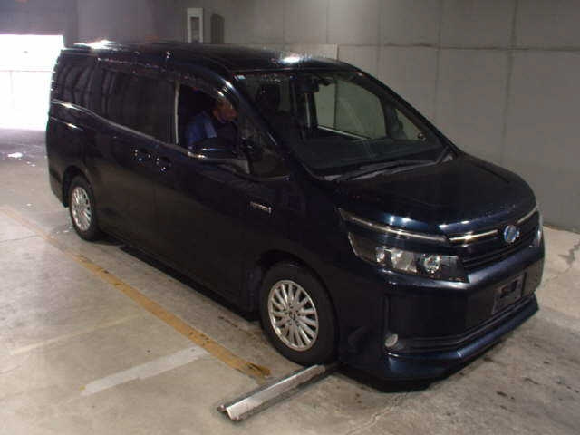 TOYOTA VOXY 2014