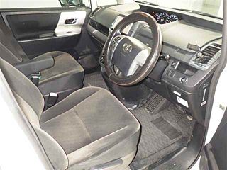 TOYOTA NOAH 2010