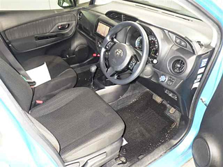 TOYOTA VITZ 2017