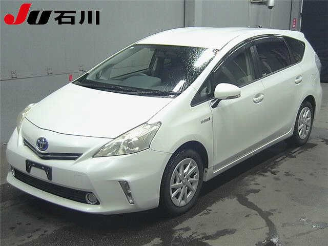 TOYOTA PRIUS ALPHA 2011