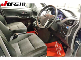 TOYOTA NOAH 2017