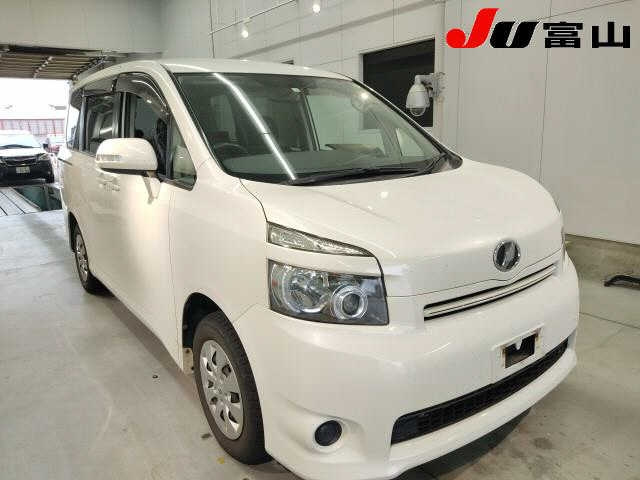 TOYOTA VOXY 2008