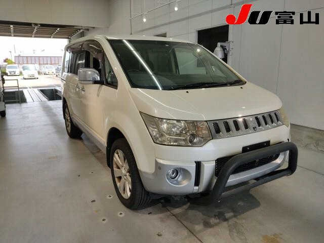MITSUBISHI DELICA D5