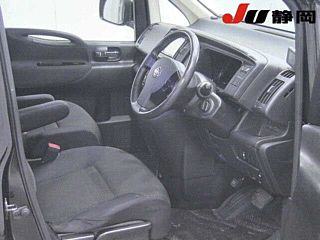 NISSAN SERENA 2010
