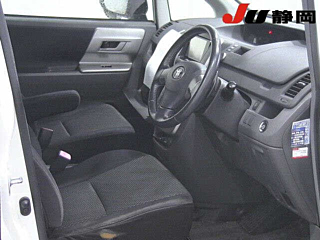 TOYOTA NOAH 2009