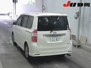 TOYOTA NOAH 2009
