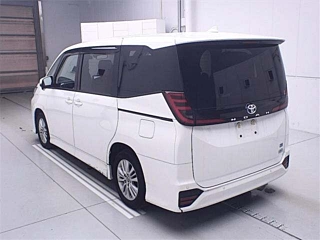 TOYOTA NOAH 2022