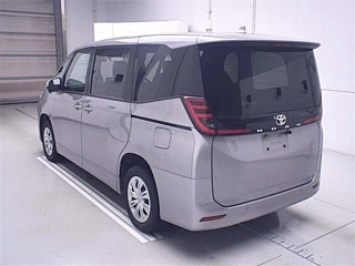 TOYOTA NOAH 2022