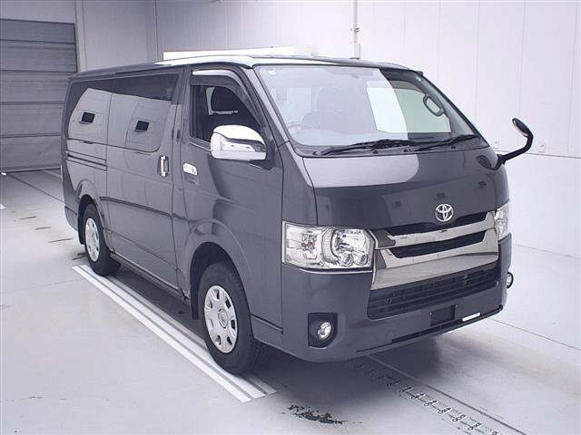 TOYOTA HIACE VAN 2017