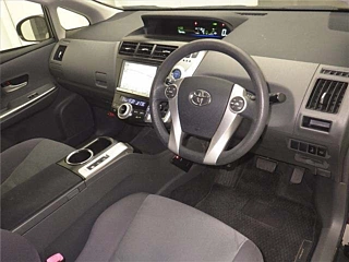 TOYOTA PRIUS ALPHA 2012