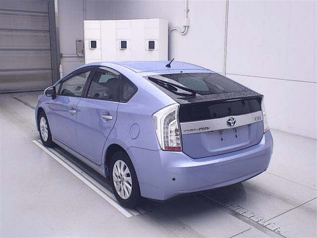 TOYOTA PRIUS PHV 2015