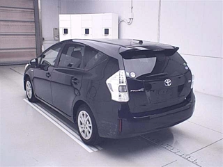 TOYOTA PRIUS ALPHA 2012