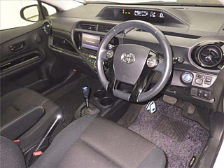 TOYOTA AQUA 2017