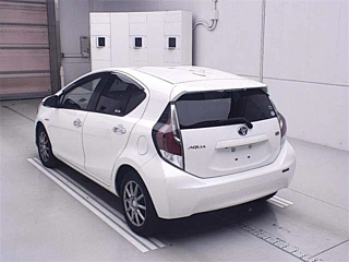 TOYOTA AQUA 2017