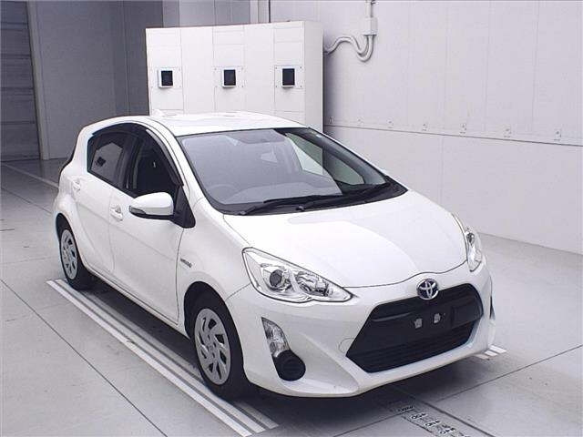 TOYOTA AQUA 2016