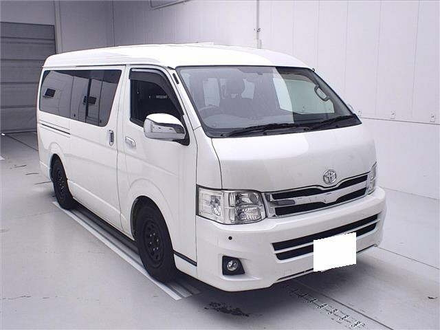 TOYOTA HIACE VAN