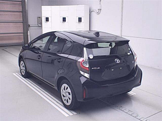 TOYOTA AQUA 2021