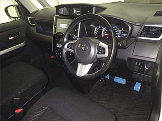 TOYOTA ROOMY 2017