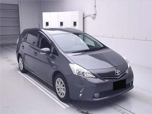 TOYOTA PRIUS ALPHA 2011