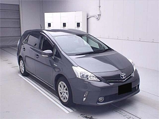 TOYOTA PRIUS ALPHA 2011