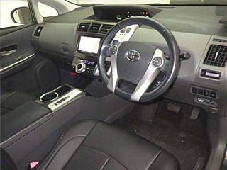 TOYOTA PRIUS ALPHA 2011