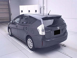 TOYOTA PRIUS ALPHA 2011