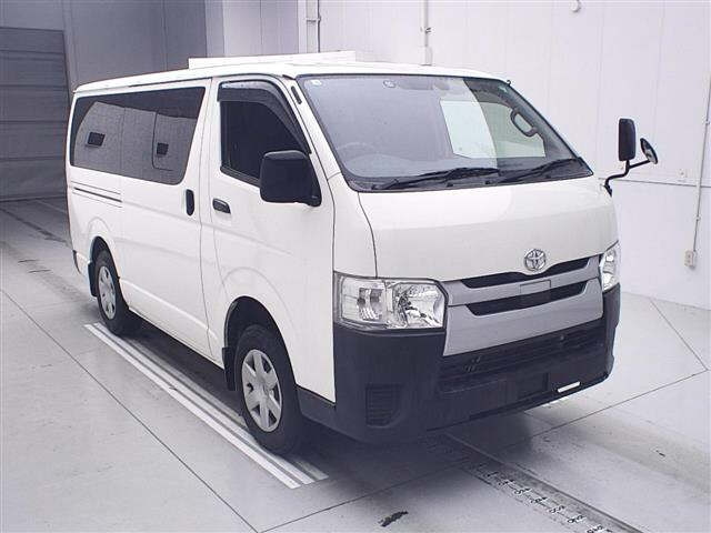 TOYOTA HIACE VAN 2018