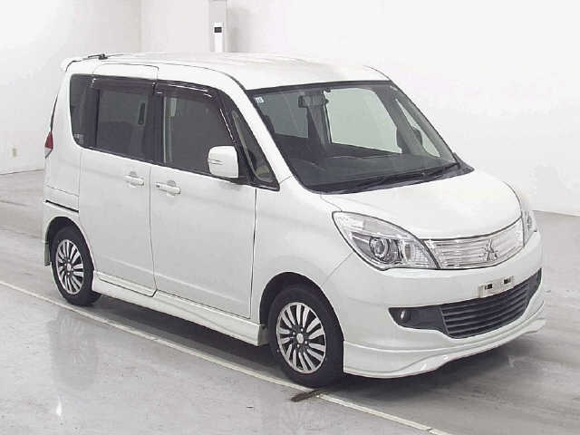 MITSUBISHI DELICA D2 2011