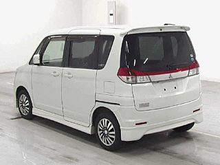 MITSUBISHI DELICA D2 2011
