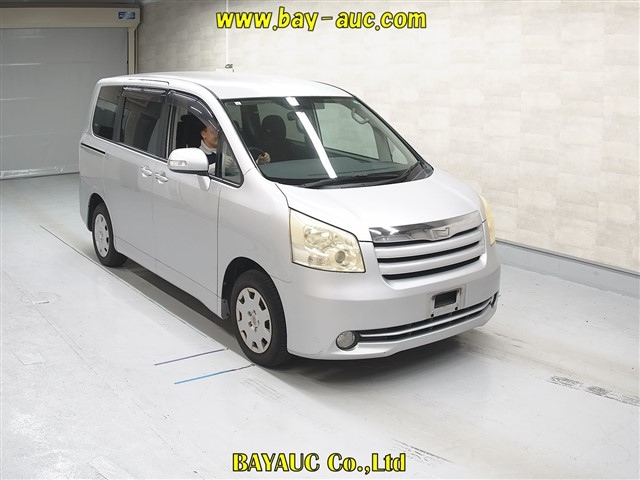 TOYOTA NOAH 2009