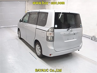 TOYOTA VOXY 2010