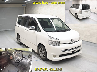 TOYOTA VOXY 2010