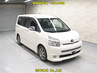 TOYOTA VOXY 2010