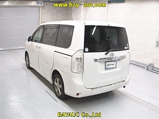 TOYOTA NOAH 2009