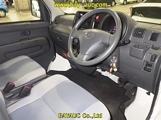 DAIHATSU HIJET VAN 2013