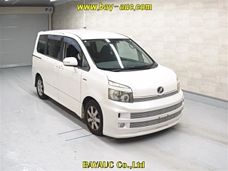 TOYOTA VOXY 2009