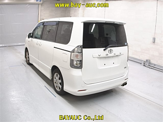 TOYOTA VOXY 2009