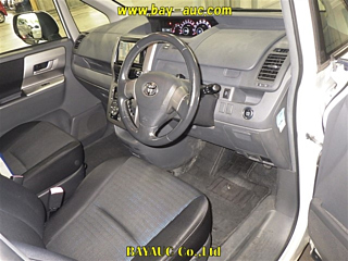TOYOTA VOXY 2009