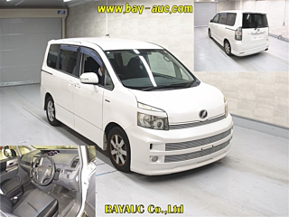 TOYOTA VOXY 2009