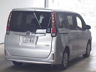 TOYOTA NOAH 2014