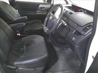 TOYOTA VOXY 2012