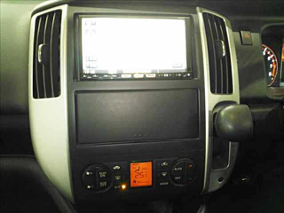 NISSAN SERENA 2010