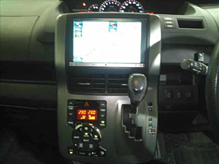 TOYOTA VOXY 2012