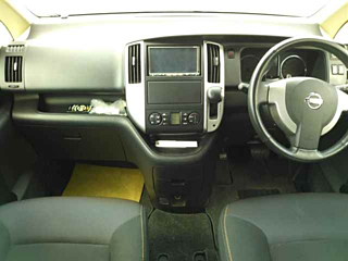 NISSAN SERENA 2010