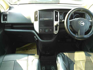 NISSAN SERENA 2010